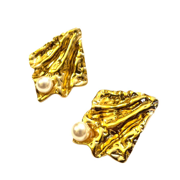 Dainty Pearls Earrings